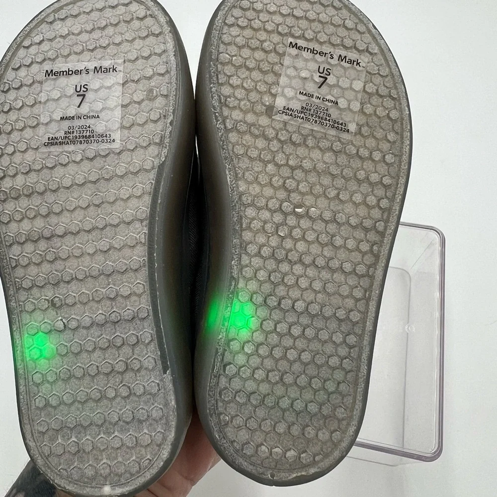 Kids Members Mark‎ light up slip on shoes size 7.